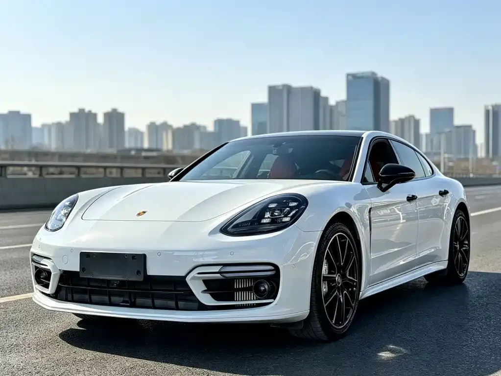 Porsche Panamera — фото 1