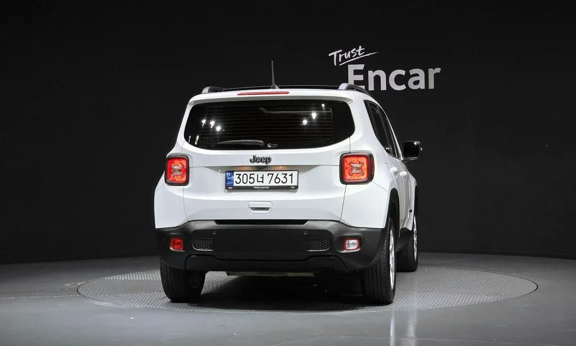 Jeep Renegade — фото 3