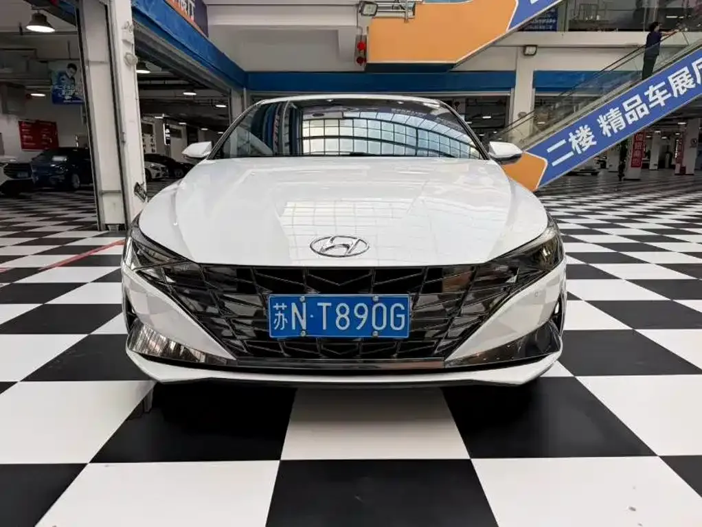 Hyundai Elantra — фото 3
