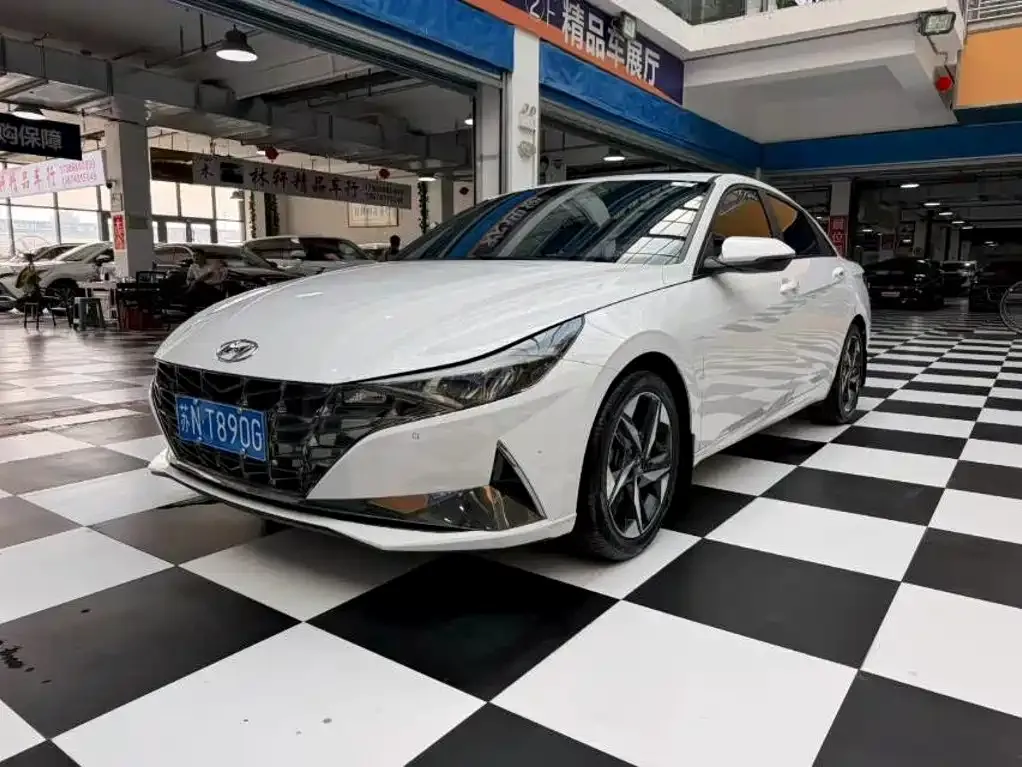 Hyundai Elantra — фото 2