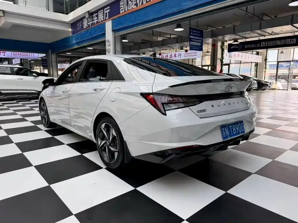Hyundai Elantra — фото 4
