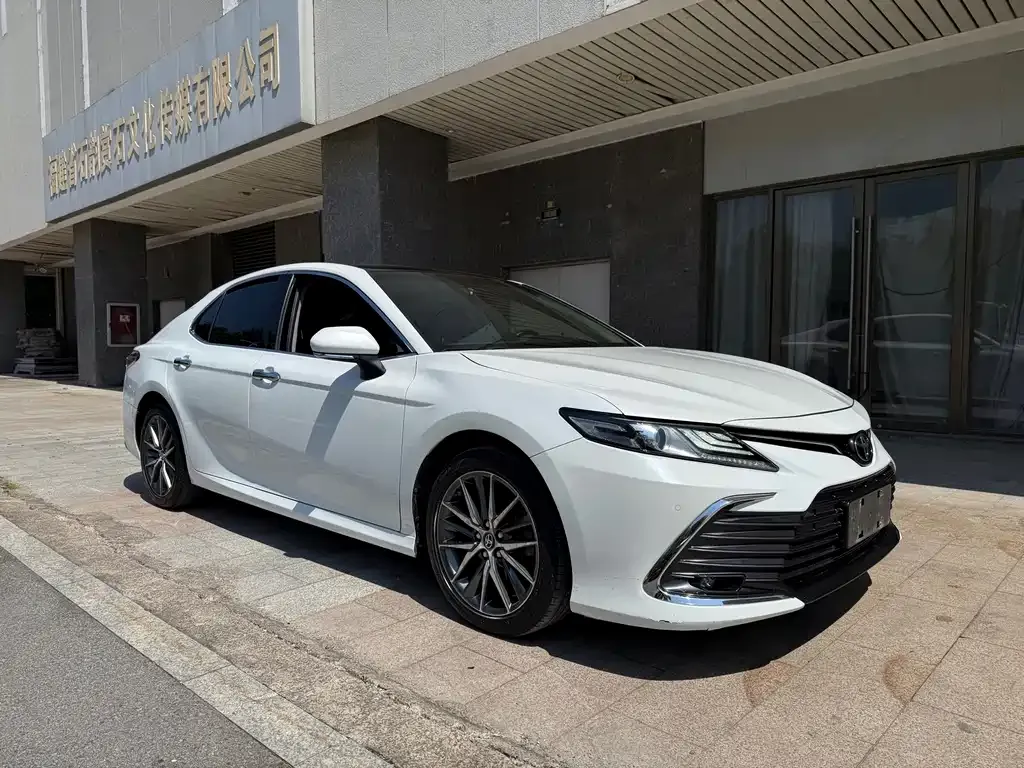 Toyota Camry — фото 10