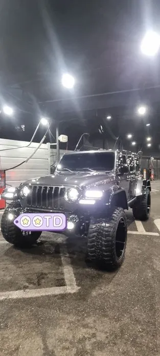 Jeep Wrangler — фото 1