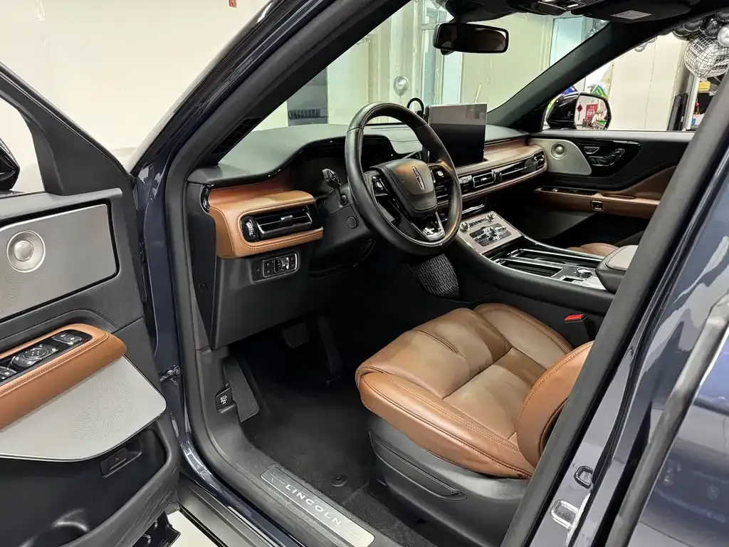 Lincoln Aviator — фото 10