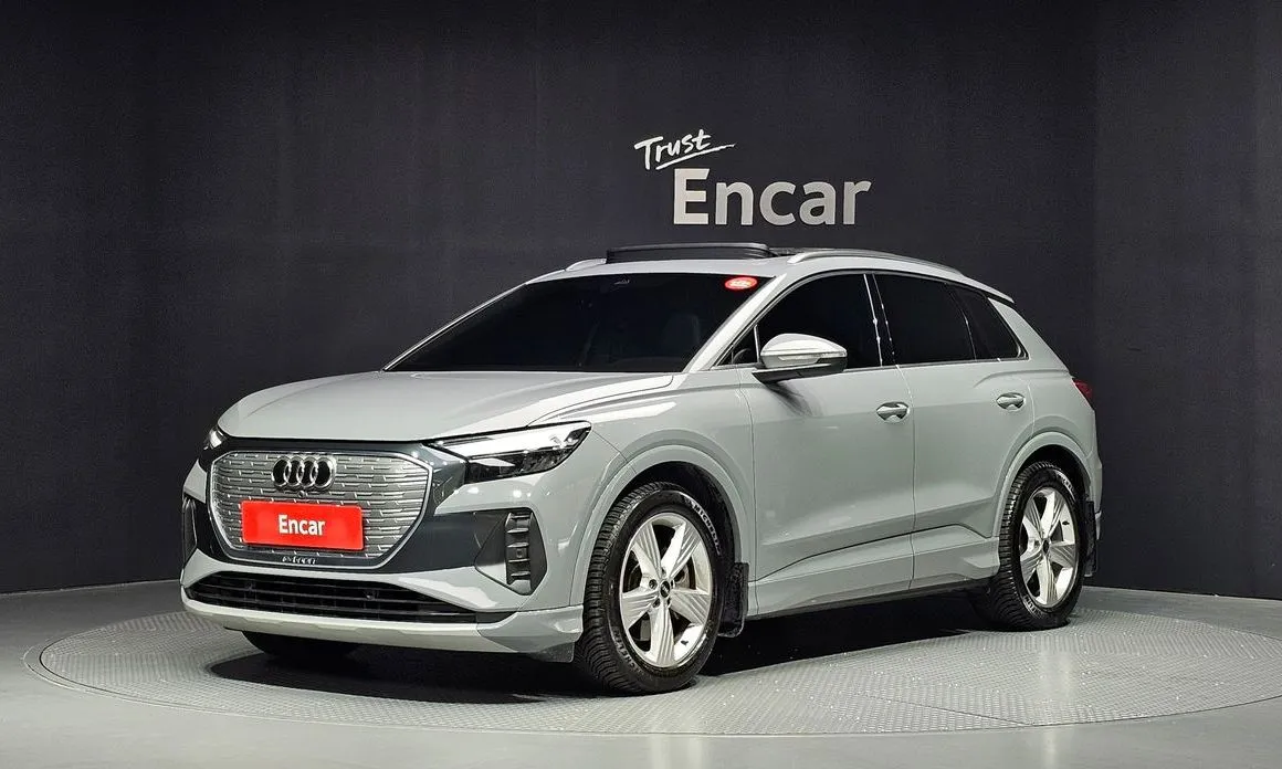Audi Q4 e-tron — фото 1
