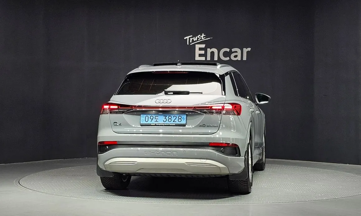 Audi Q4 e-tron — фото 2