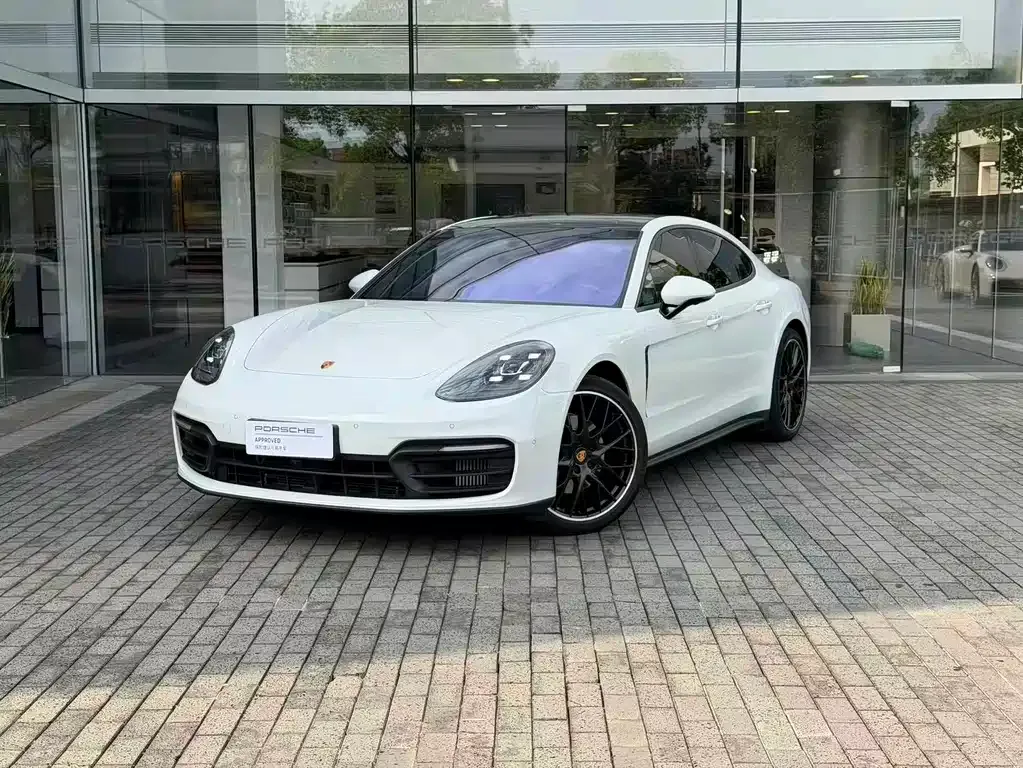 Porsche Panamera — фото 1