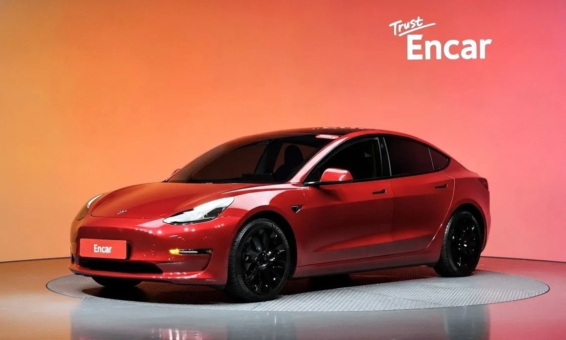 Tesla Model 3 — фото 1