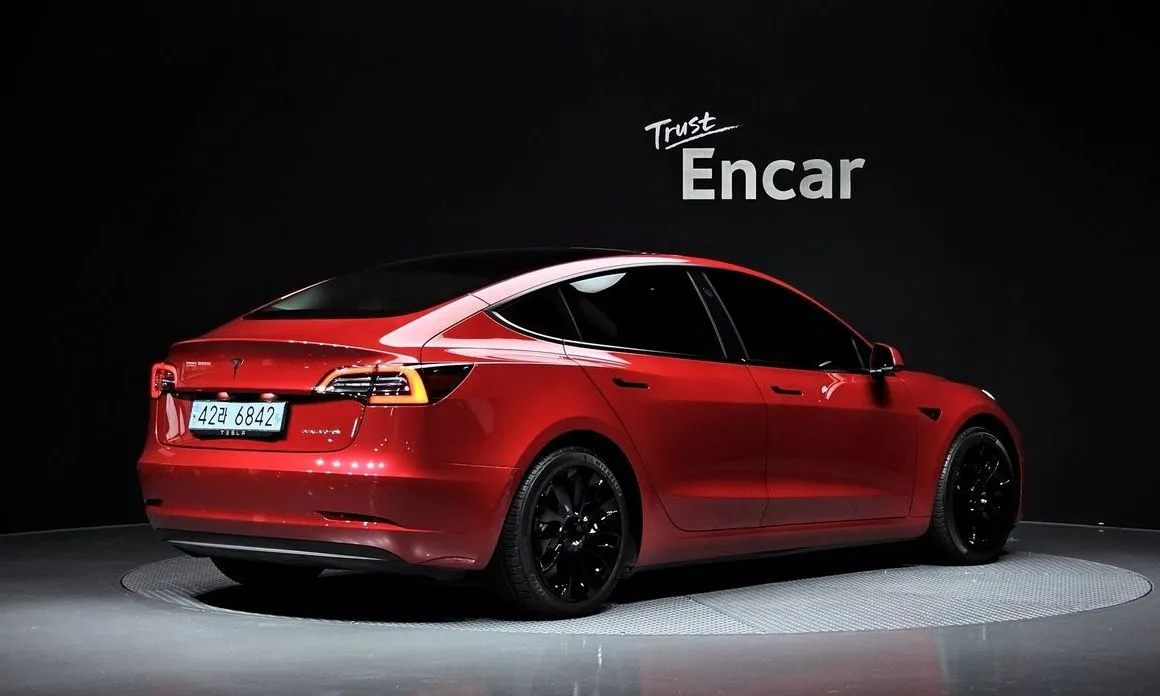 Tesla Model 3 — фото 4