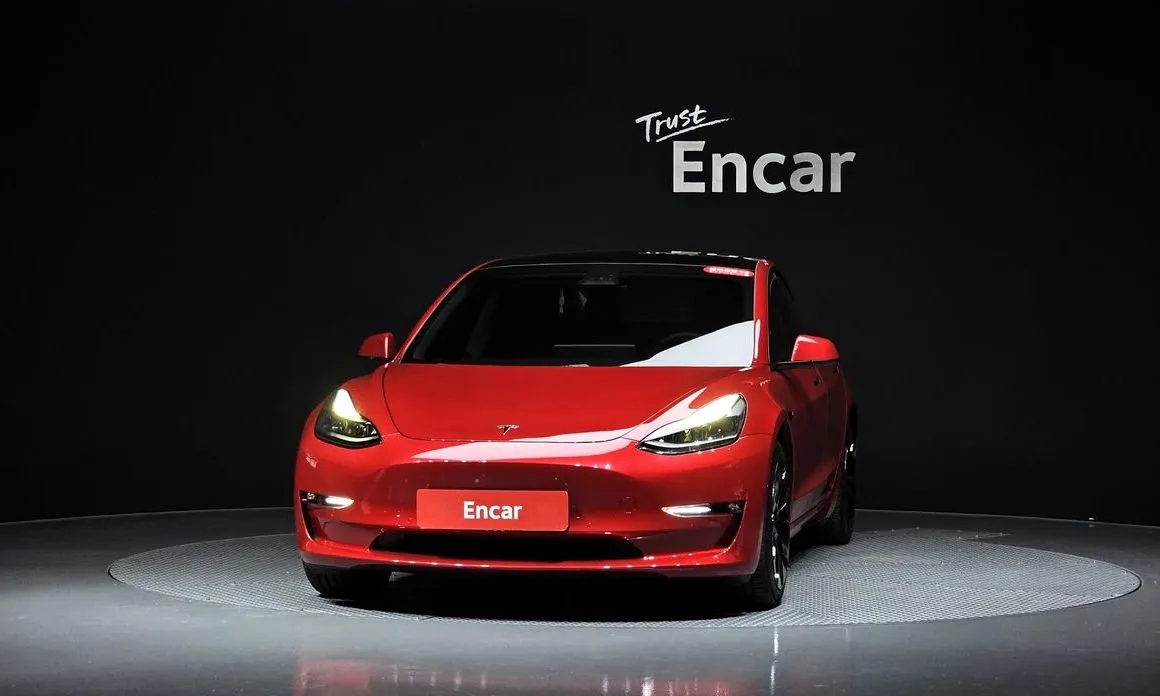 Tesla Model 3 — фото 3