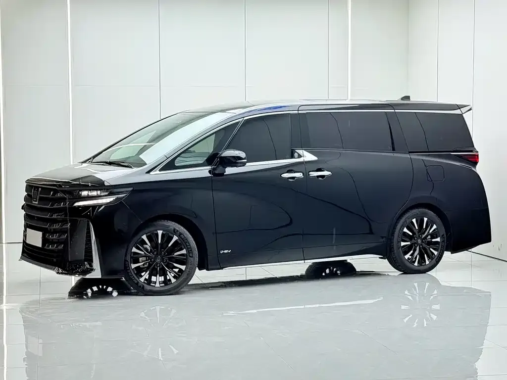 Toyota Vellfire — фото 1