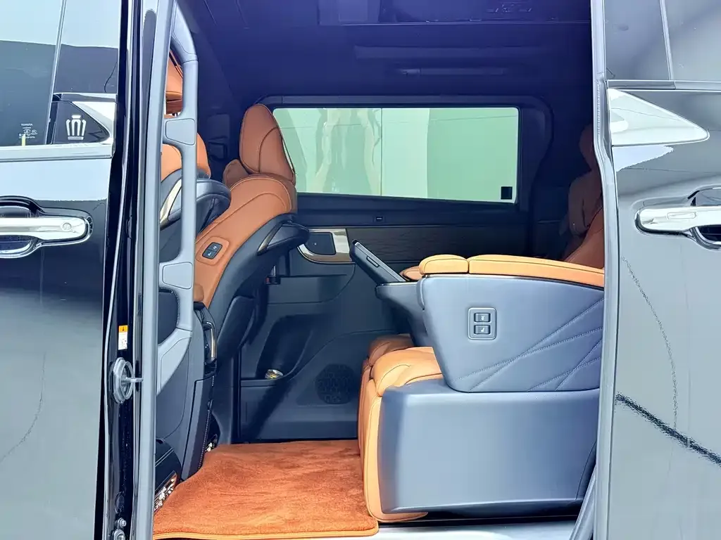 Toyota Vellfire — фото 2
