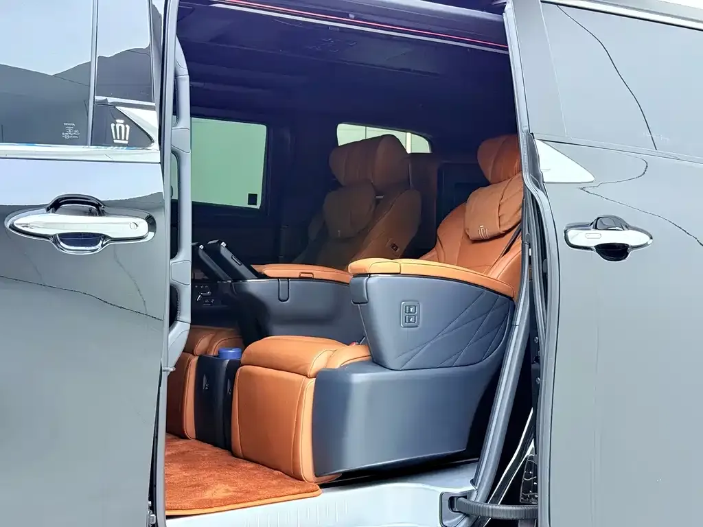 Toyota Vellfire — фото 8