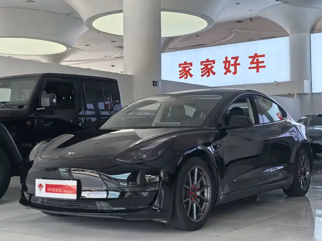 Tesla Model 3 — фото 1