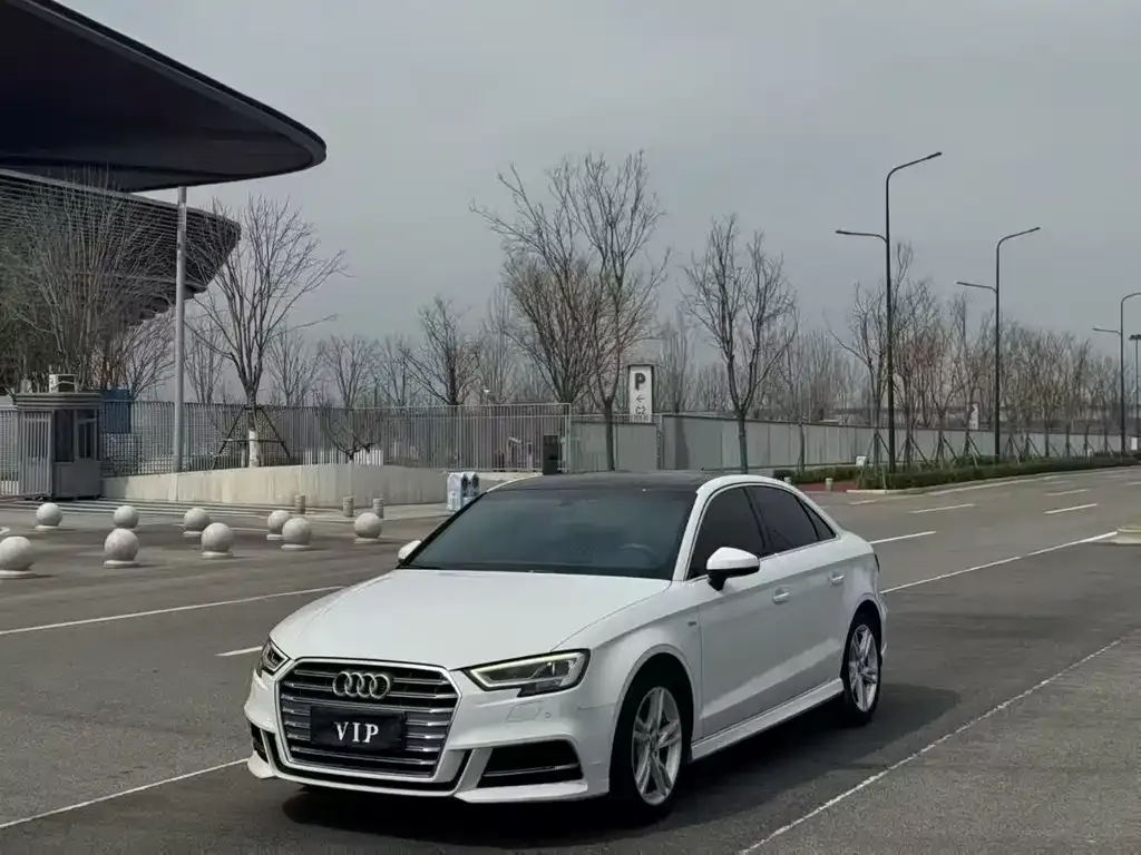 Audi A3 — фото 1