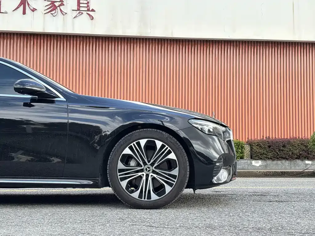 Mercedes-Benz E-Class — фото 7