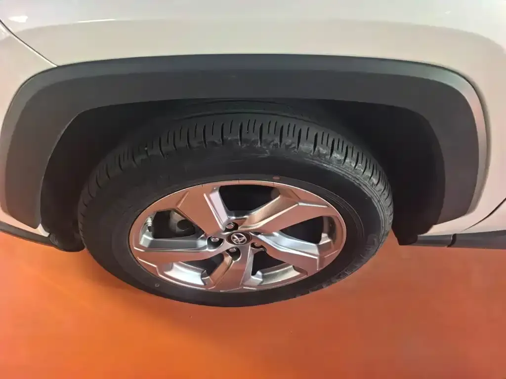 Toyota RAV4 — фото 7