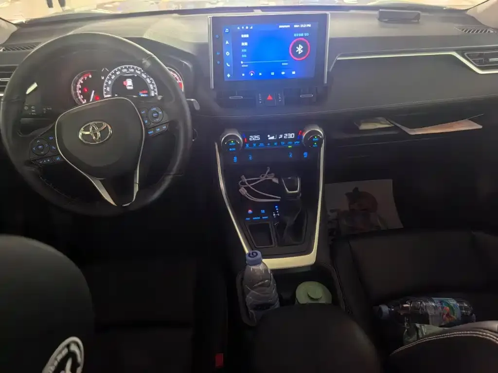 Toyota RAV4 — фото 3