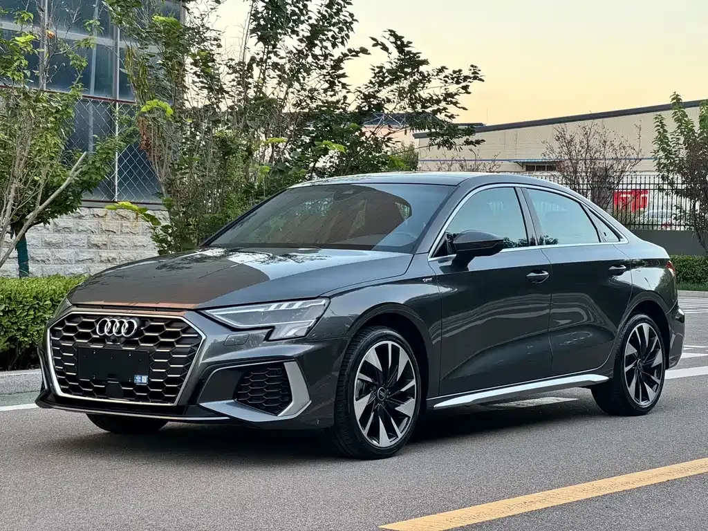 Audi A3 — фото 1
