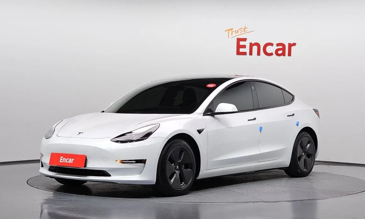 Tesla Model 3 — фото 1