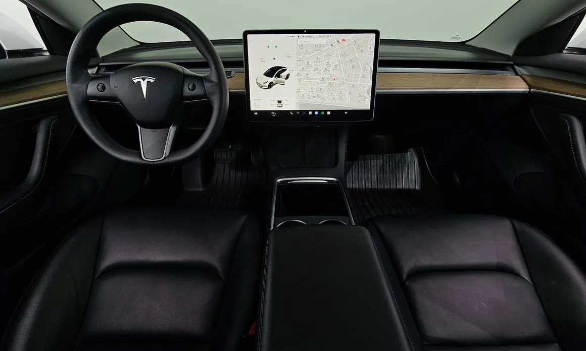 Tesla Model 3 — фото 3