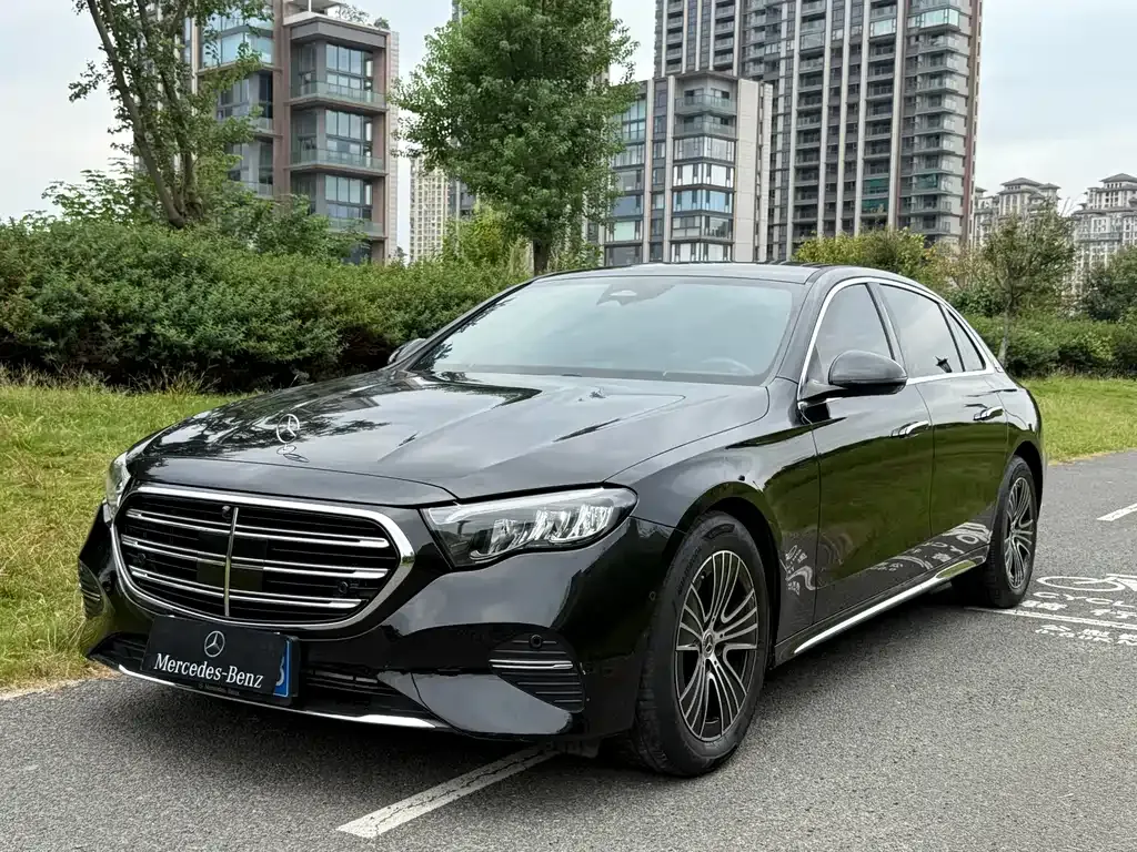 Mercedes-Benz E-Class — фото 1