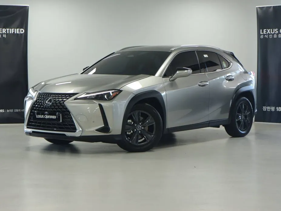 Lexus UX — фото 1
