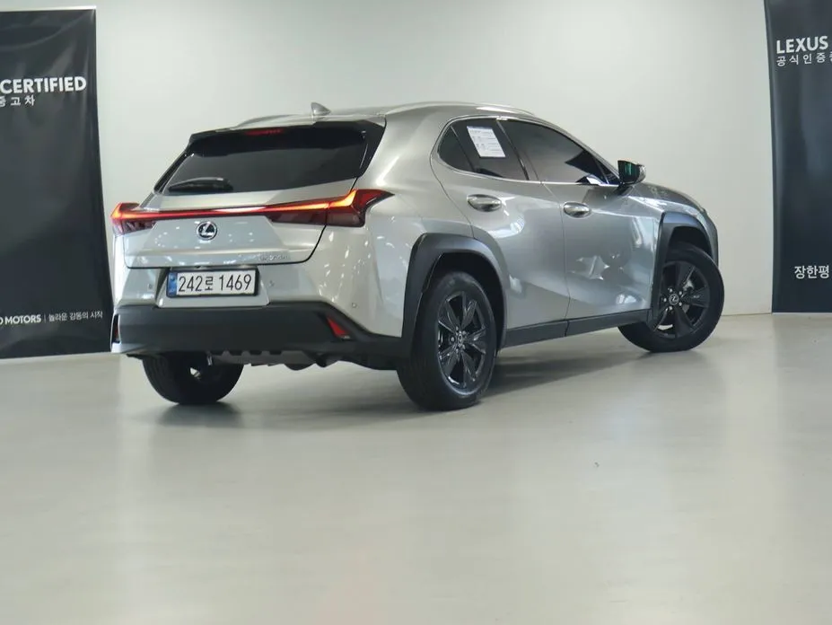 Lexus UX — фото 10
