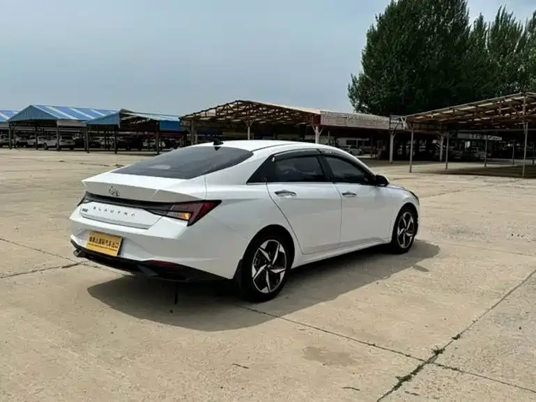 Hyundai Elantra — фото 7