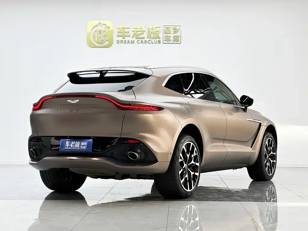 Aston Martin DBX — фото 7