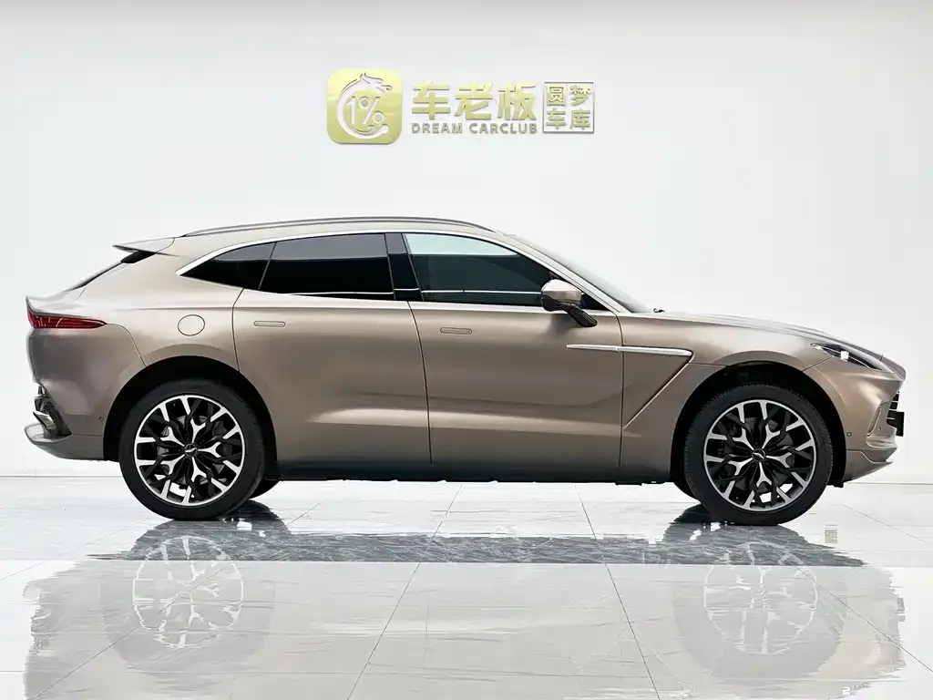 Aston Martin DBX — фото 3