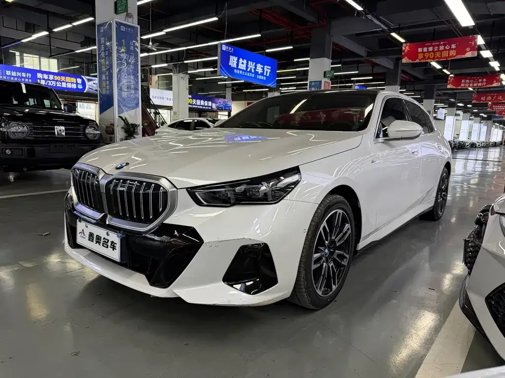 BMW 5 Series — фото 1