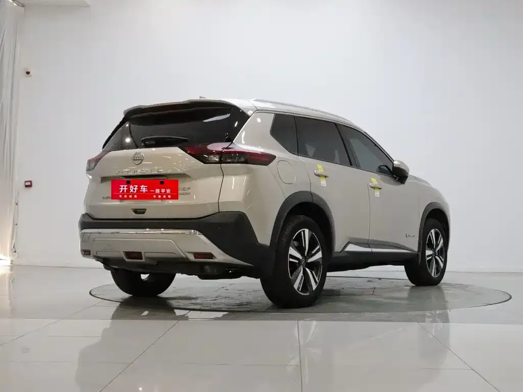 Nissan X-Trail — фото 7