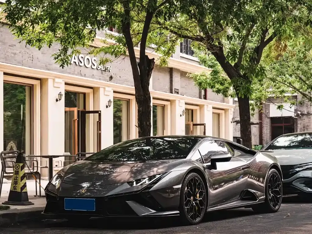 Lamborghini Huracan — фото 1
