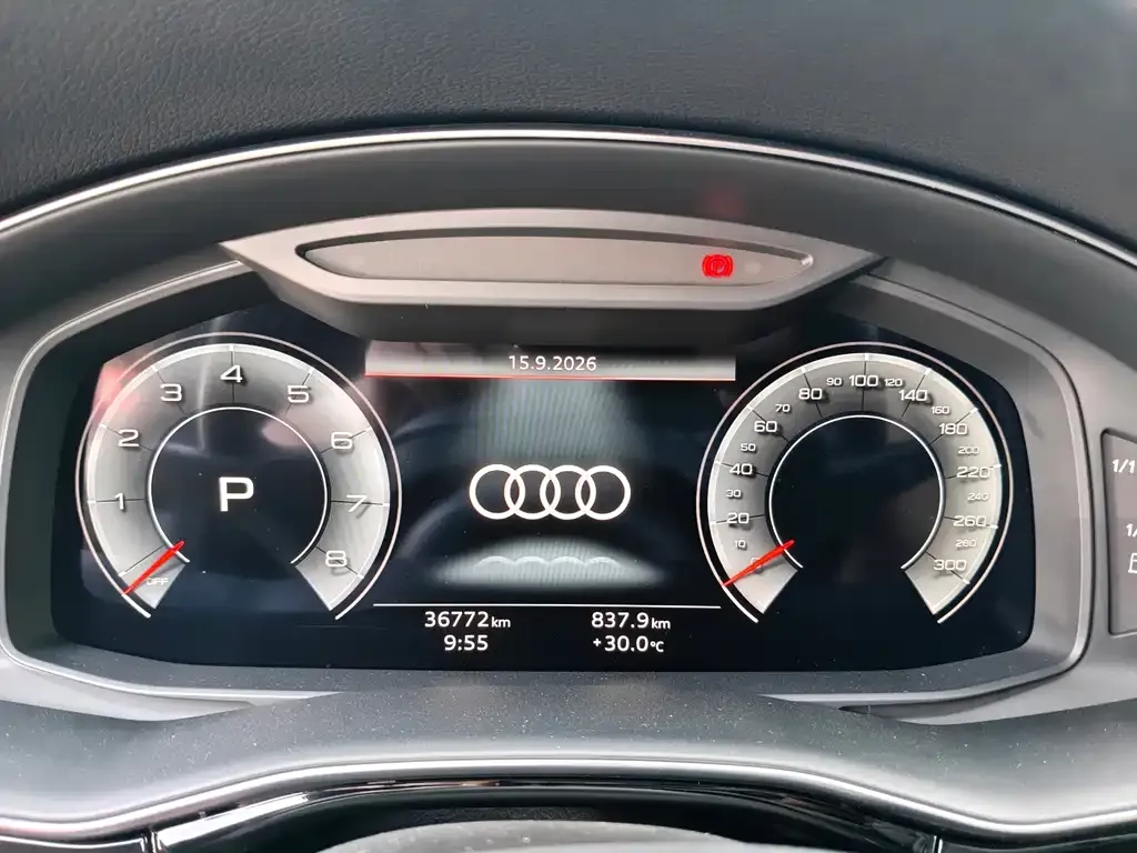 Audi Q8 — фото 1