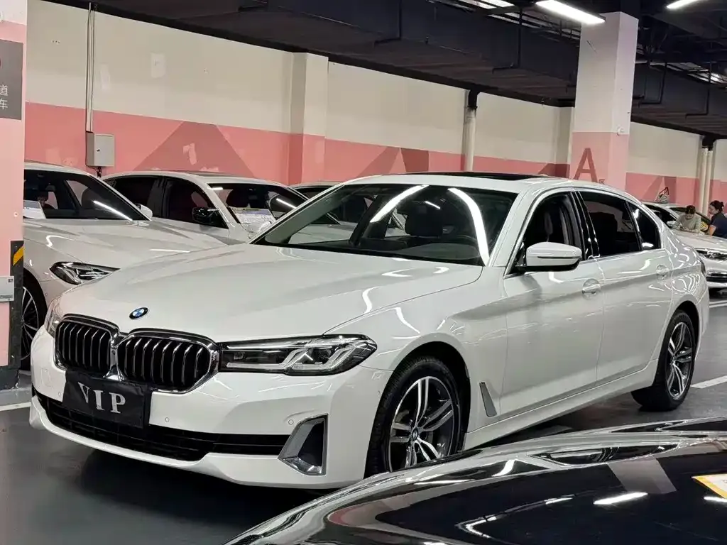 BMW 5 Series — фото 1