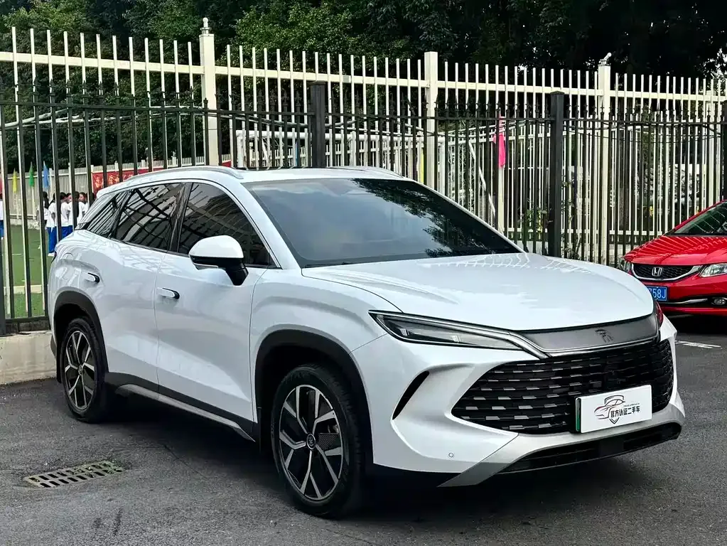 BYD L DM-i — фото 9
