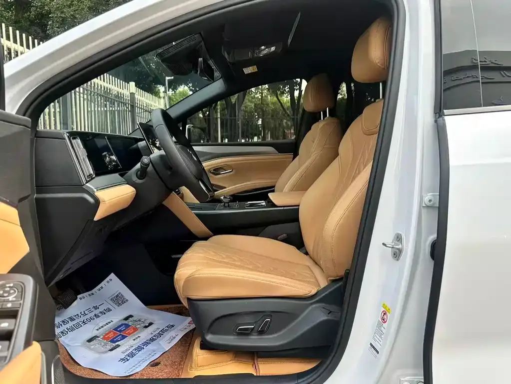 BYD L DM-i — фото 3