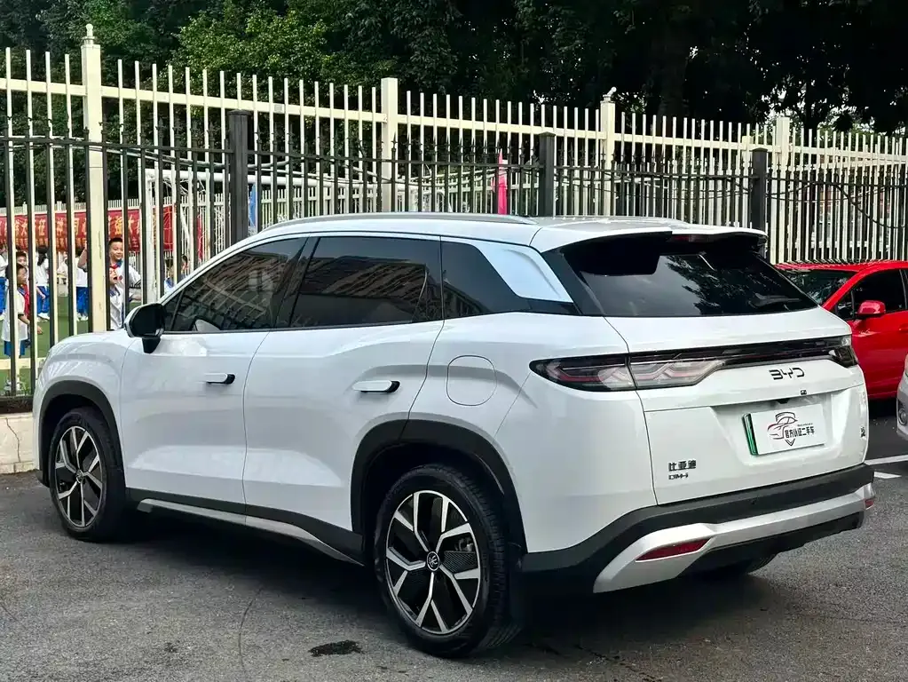BYD L DM-i — фото 8