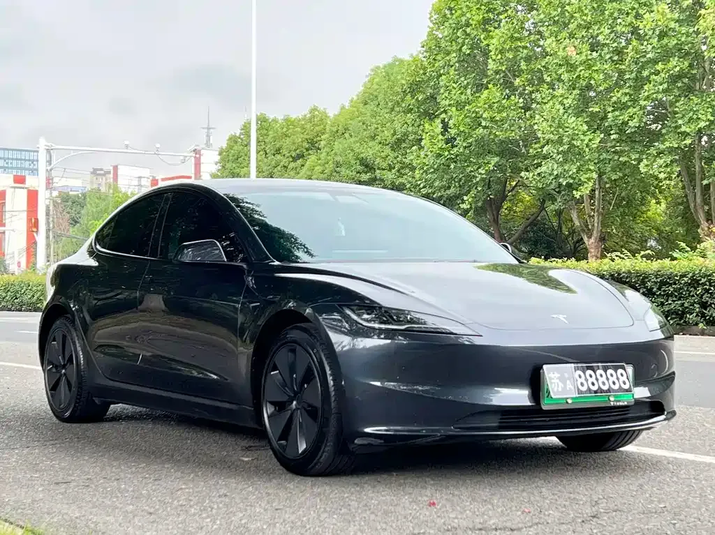 Tesla Model 3 — фото 8