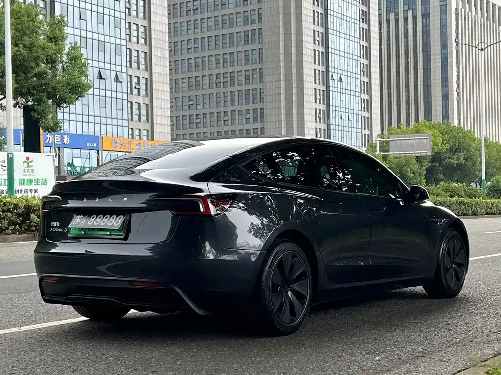 Tesla Model 3 — фото 4