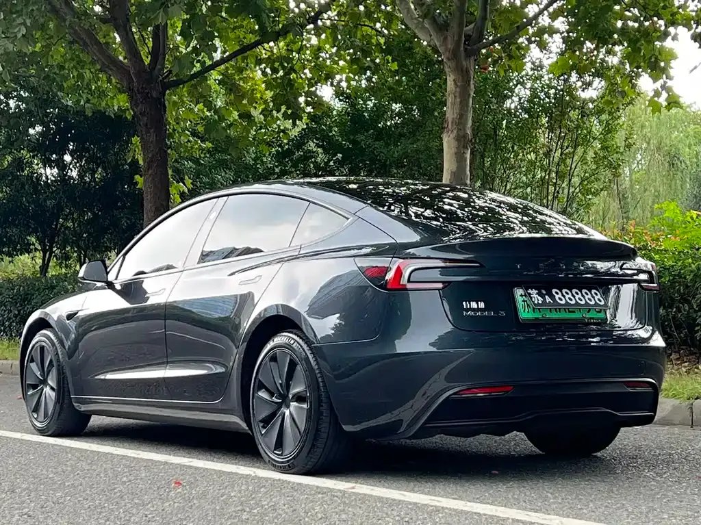 Tesla Model 3 — фото 10