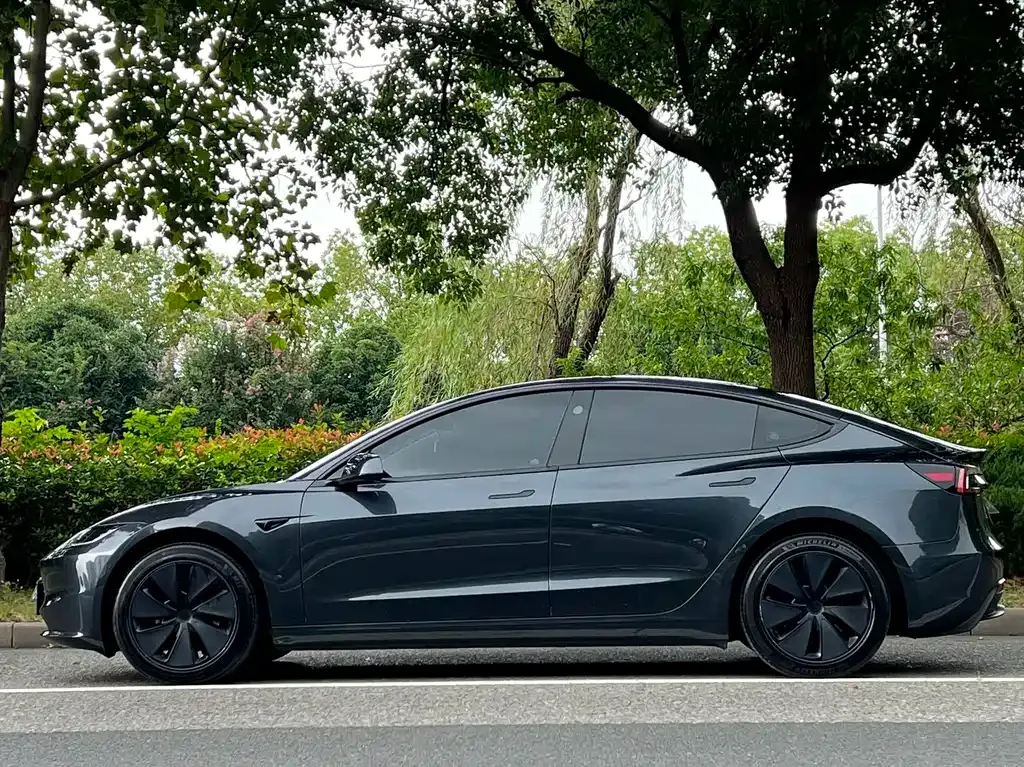 Tesla Model 3 — фото 9