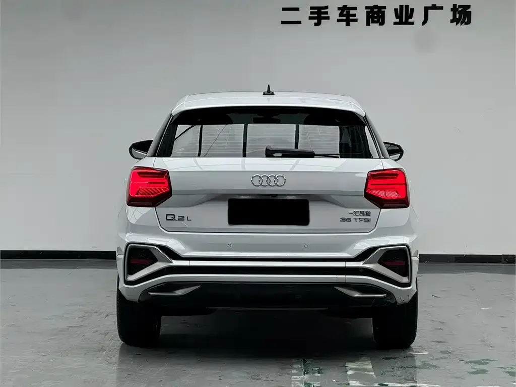 Audi Q2L — фото 7