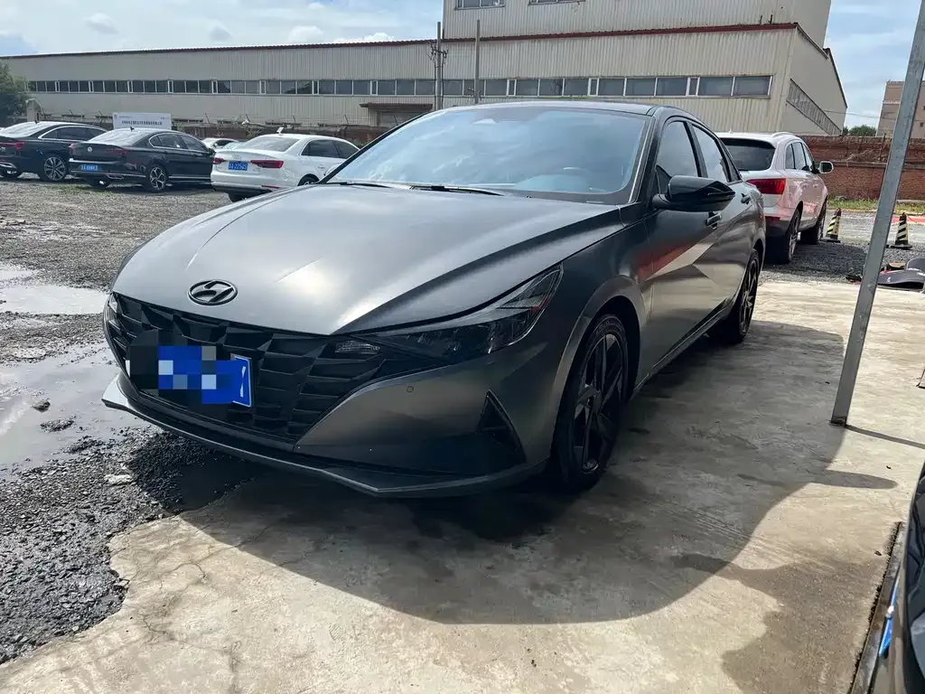 Hyundai Elantra — фото 1