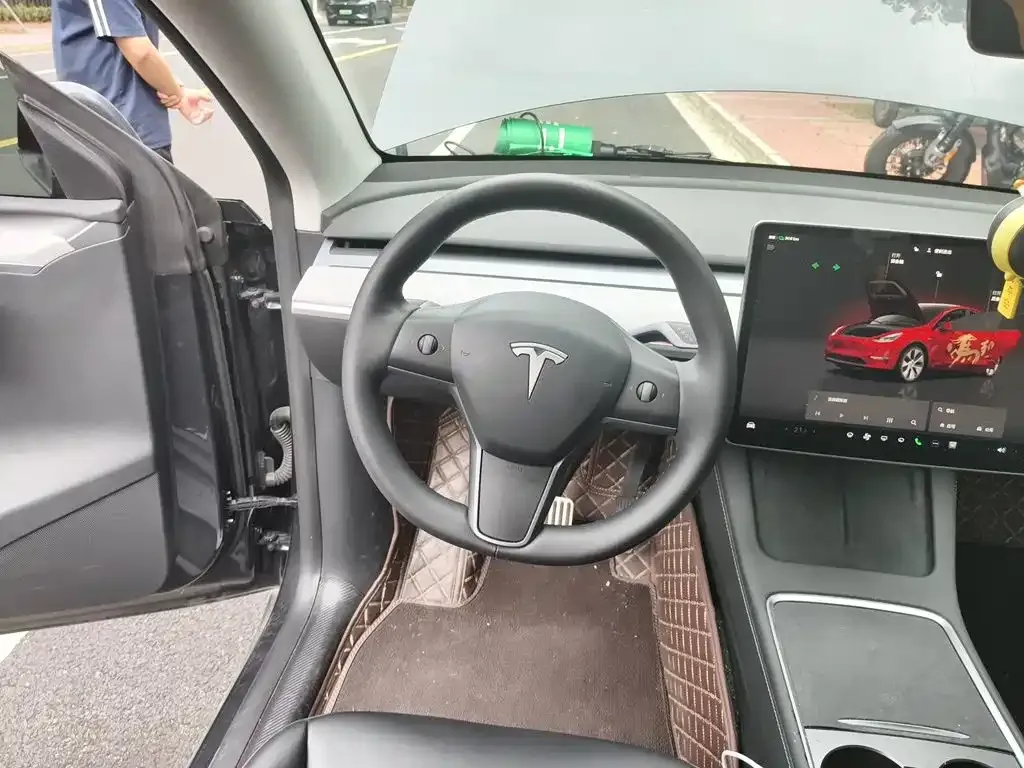 Tesla Model Y — фото 6