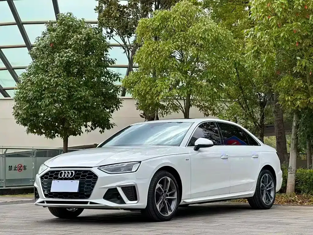 Audi A4L — фото 1