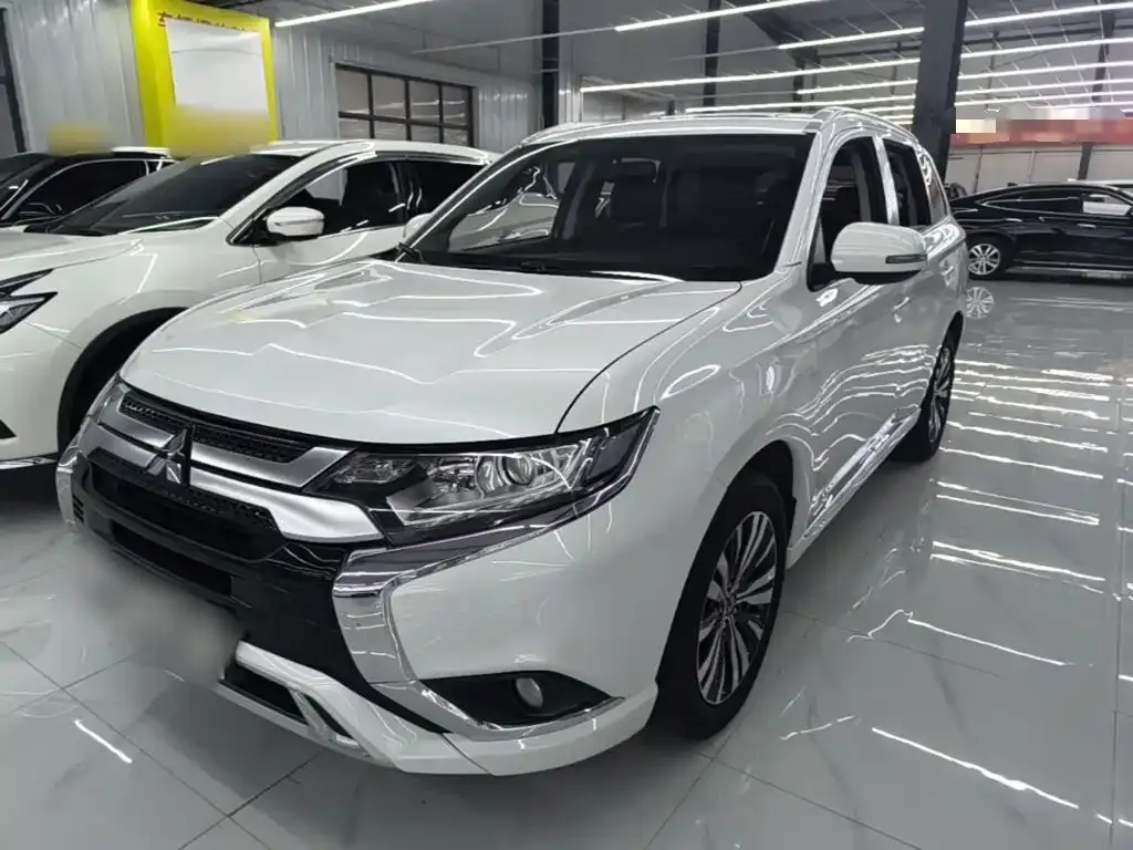 Mitsubishi Outlander — фото 7
