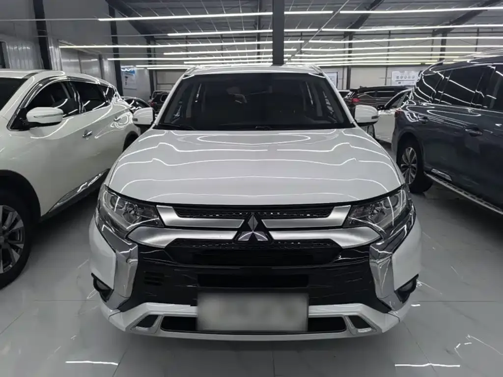 Mitsubishi Outlander — фото 3