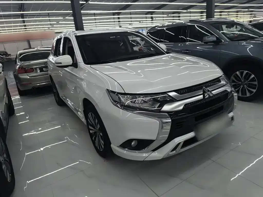 Mitsubishi Outlander — фото 2